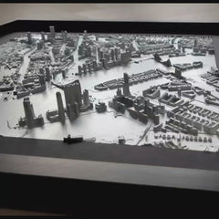 Video van Urban Rescape 3D stadskaart van de wijk Rotterdam Centrum in de kleur Zilver. Dit filmpje geeft mooi het 3D effect van onze stadskaarten weer.