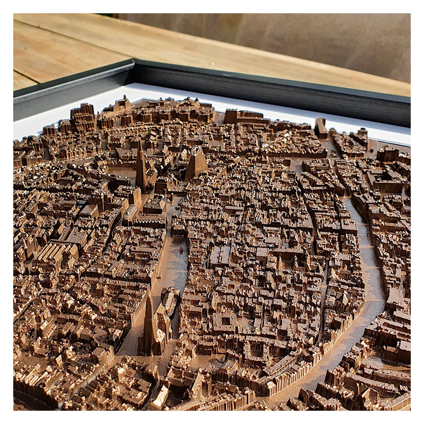 Miniatuur stadsmodel Groningen - close-up van 3D wanddecoratie